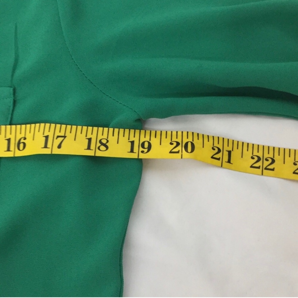 Audrey Ann Slat Back Green Button Top Size M - Picture 7 of 8